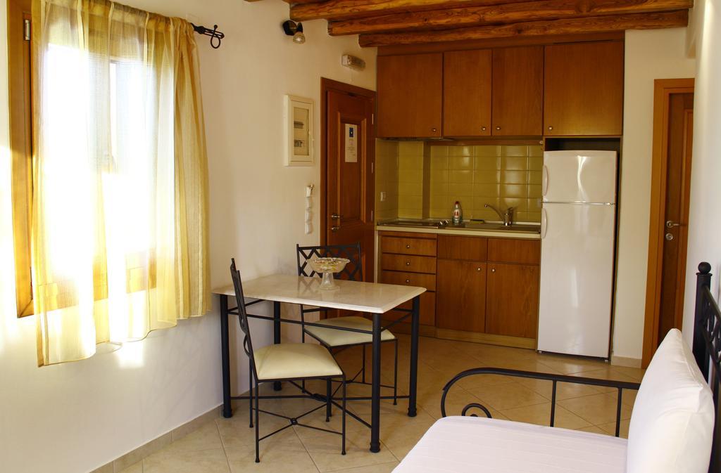 Alisachni Apartment Livadi  ภายนอก รูปภาพ