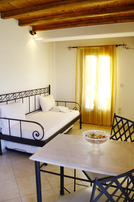 Alisachni Apartment Livadi  ภายนอก รูปภาพ